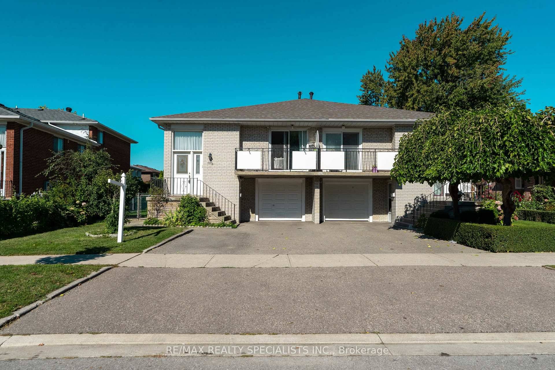 This 4 2 bedroom, 5 level backsplit home ticks all the boxes !