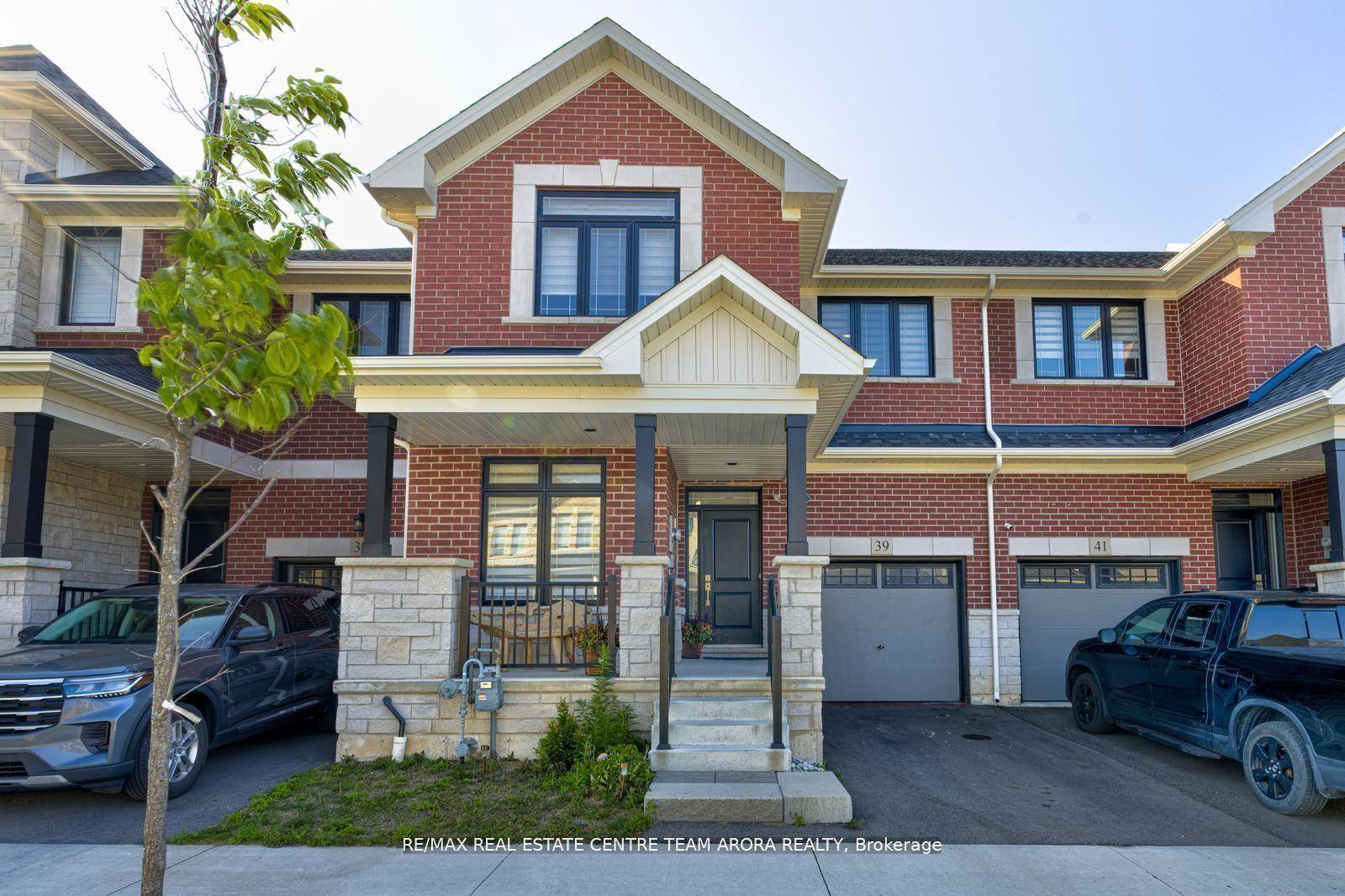 Welcome to this stunning 4 1 bedroom, 5 bathroom freehold townhouse in the heart of Waterdown, offering over 2, 300 sq.