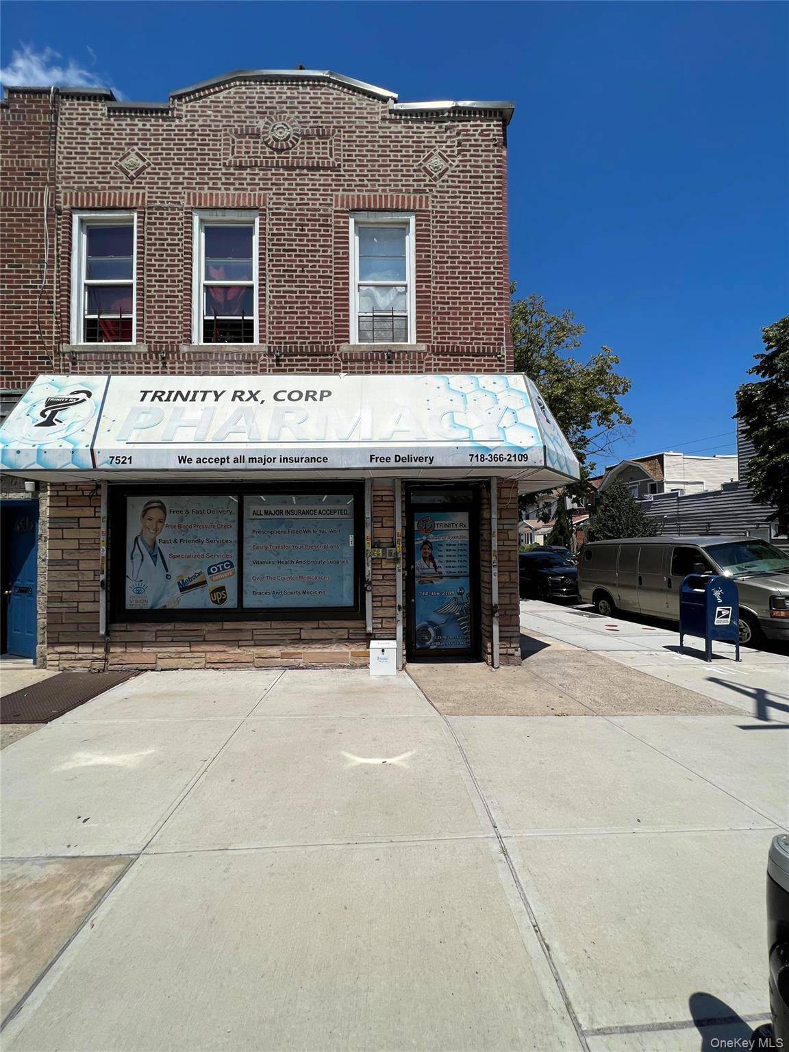 Welcome to 75 21 Myrtle Avenue, a 3 family mixed use property located in the vibrant Glendale neighborhood, known for its high foot traffic and strong rental demand.