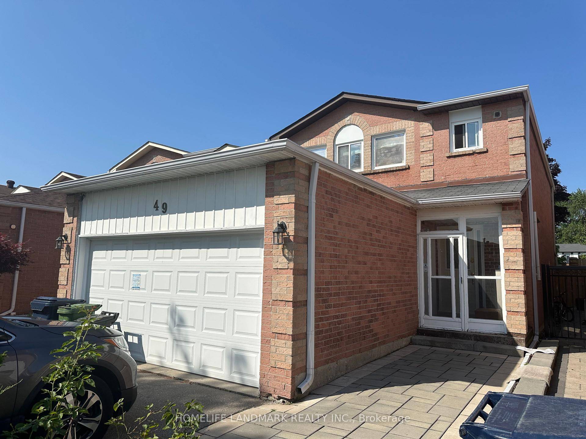 Well maintained, bright and spacious family oriented detached home in a high demand Milliken neighbourhood.