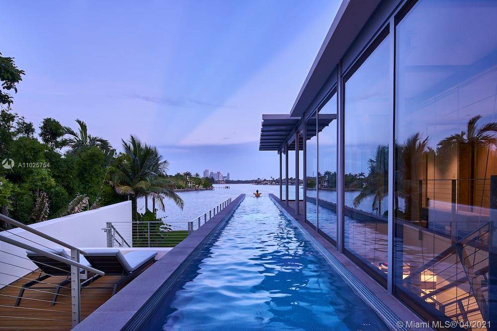 Designed by famed architect Peter Bohlin, this 4 bed 5.