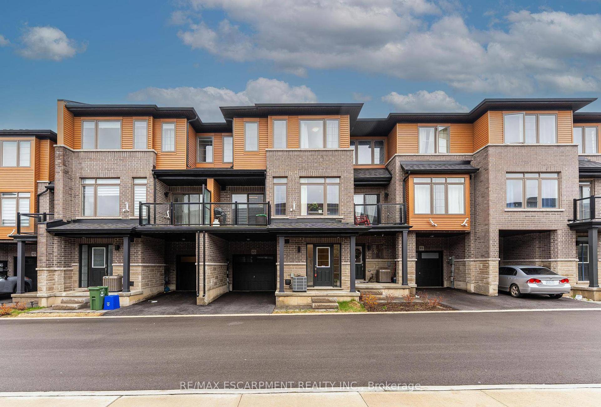 Introducing an exquisite, newly constructed freehold townhome by Losani Homes, ideally situated on a private road within the desirable Central Park neighborhood.