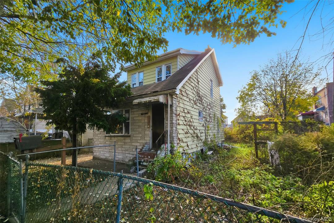 Spacious single family home in Brooklyn, featuring 3 bedrooms and 1.
