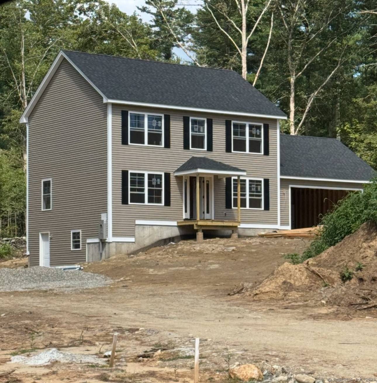 Welcome to the Country ! Beautiful 2026 colonial TO BE BUILT with hardwoods throughout.