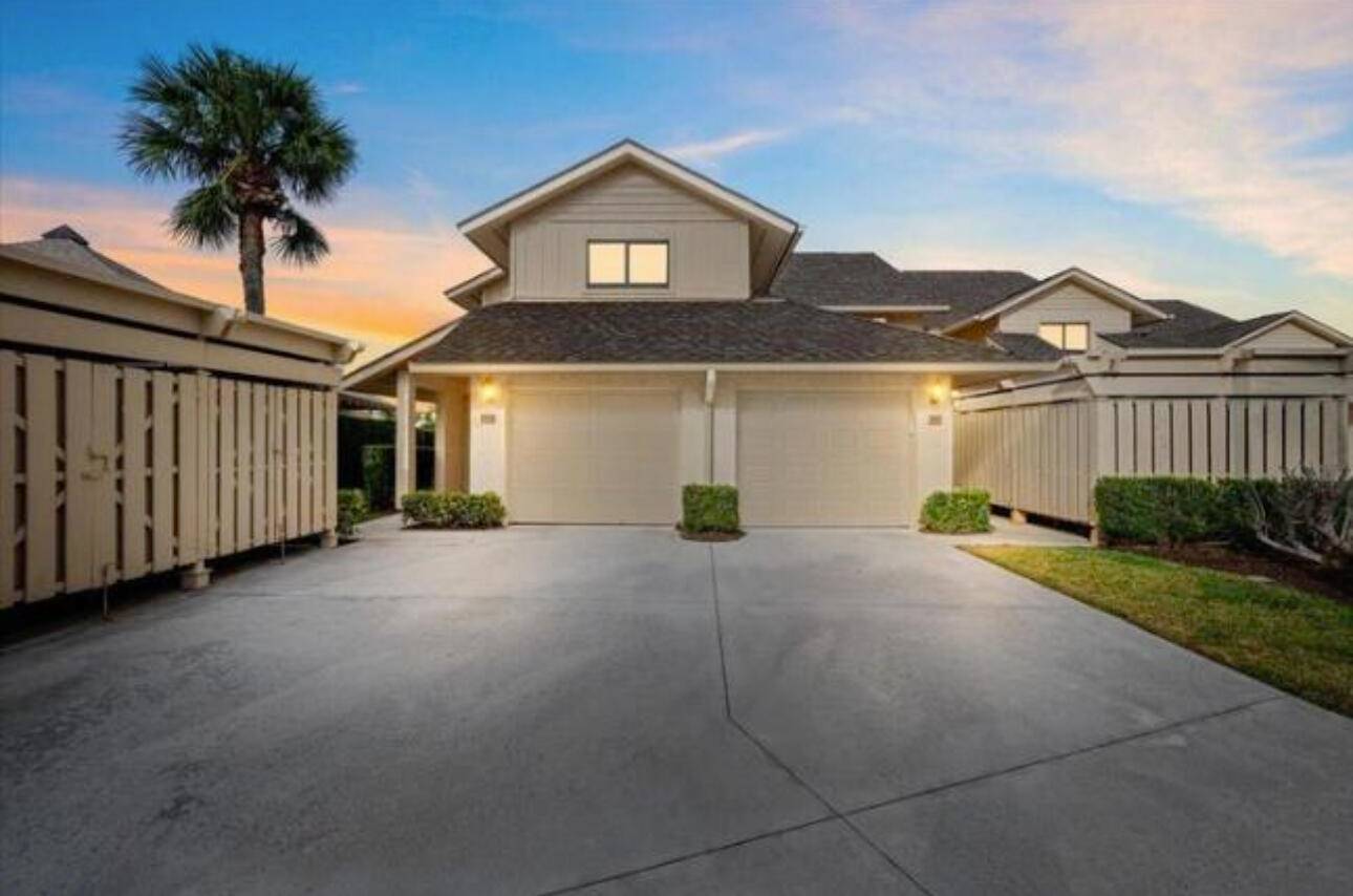 Welcome to your dream annual rental in the prestigious private gated community of Jonathans Landing.