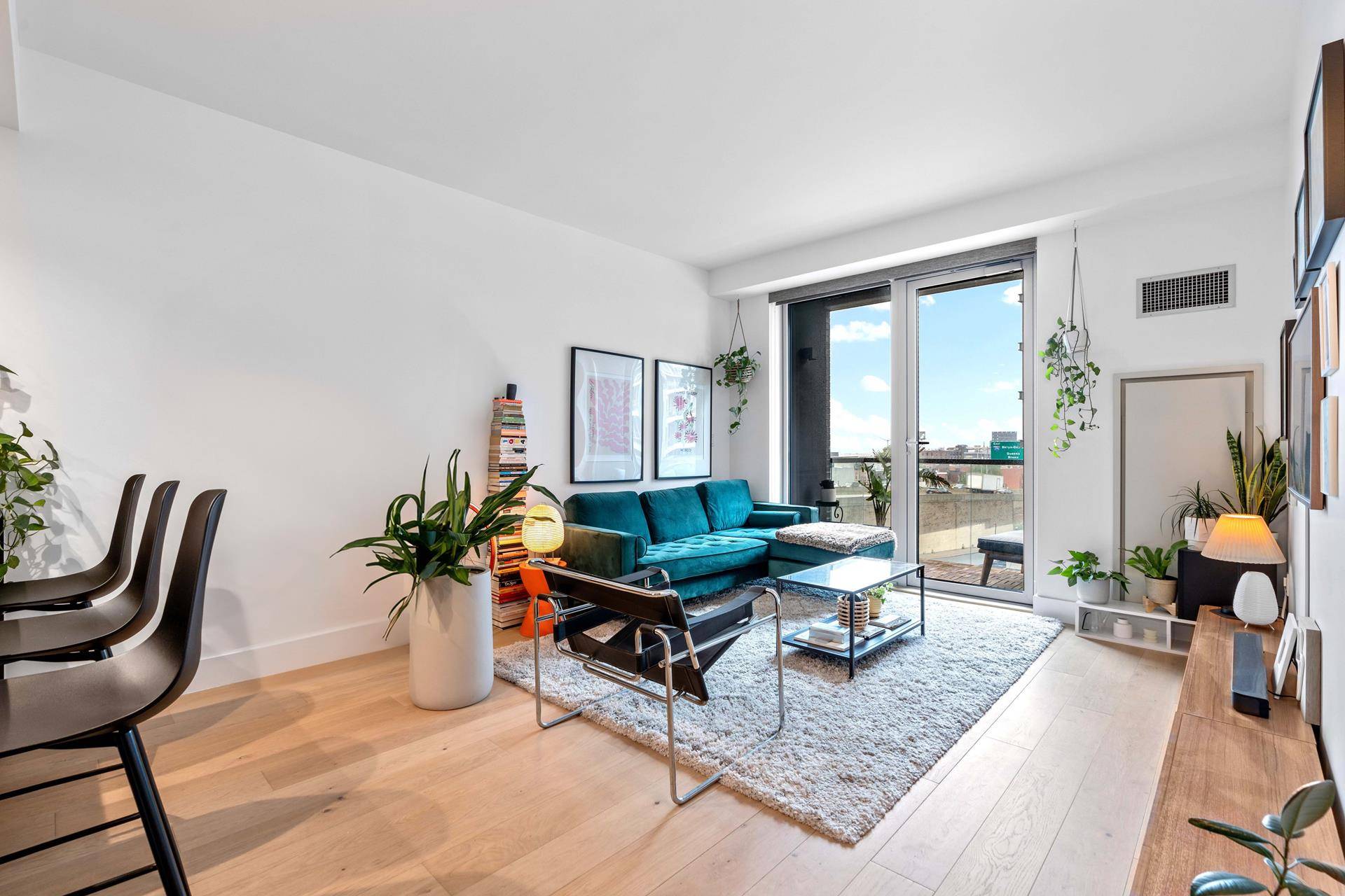 Welcome to Residence 4B at 575 Fourth Avenue, a modern one bedroom home in a brand new amenity rich condo building nestled in a convenient area of Park Slope.