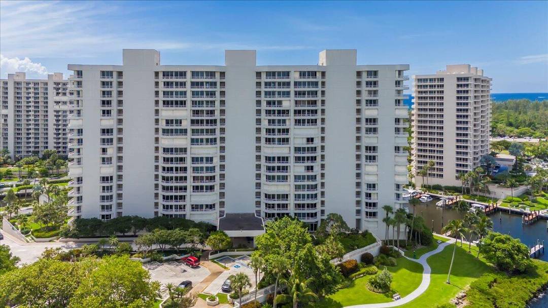 CHARMING, FULLY FURNISHED 2 BEDROOM 2 BATH AND VERY LIGHT BRIGHT SPLIT SETUP APARTMENT WITH A SPACIOUS LIVING AREA, LARGE KITCHEN, BREAKFAST DINING AREA LARGE BALCONY, THE BEDROOMS AND OTHER ...