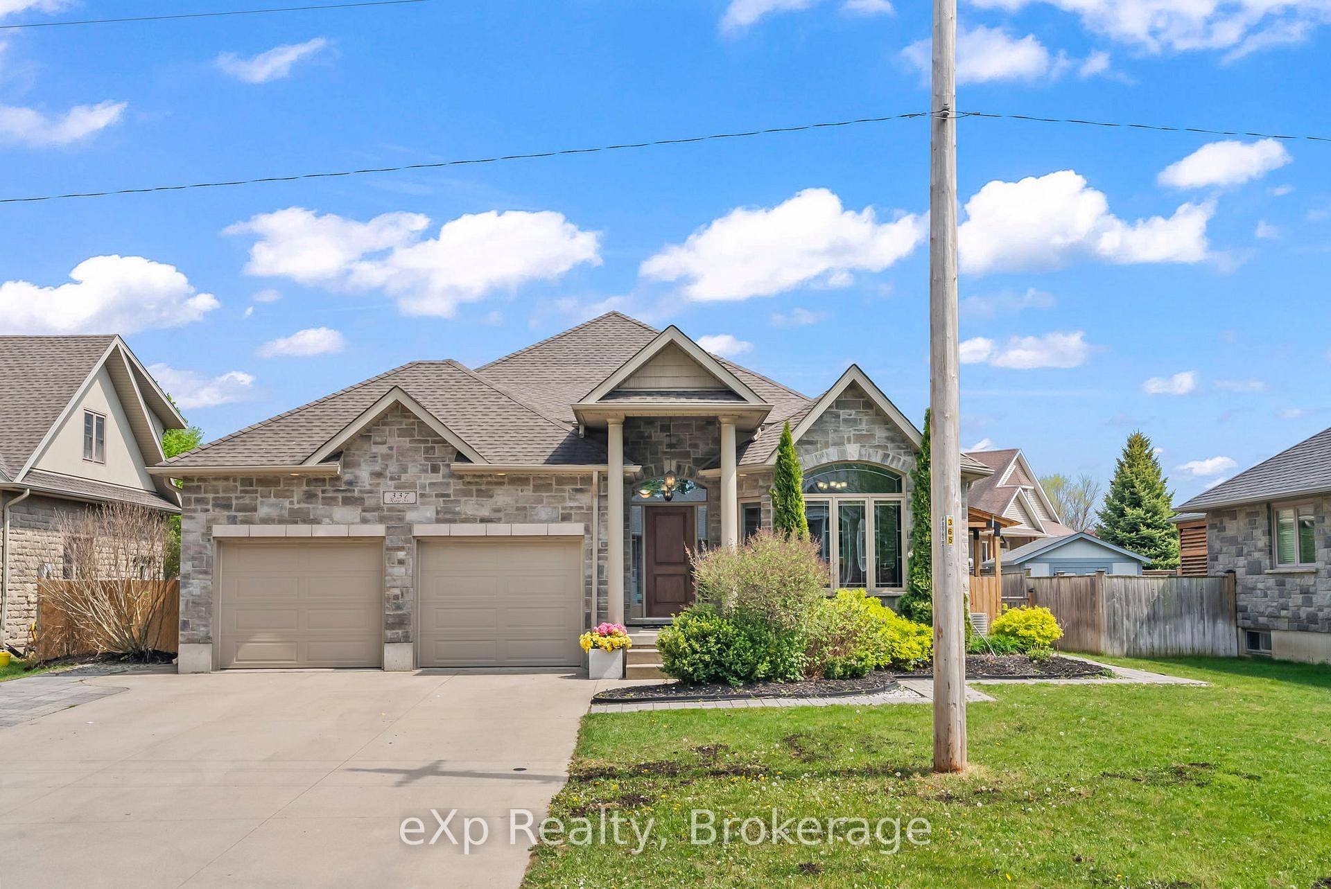 Discover the exquisite charm of the authentic bungalow located on Ray Street, a true standout in the neighborhood.