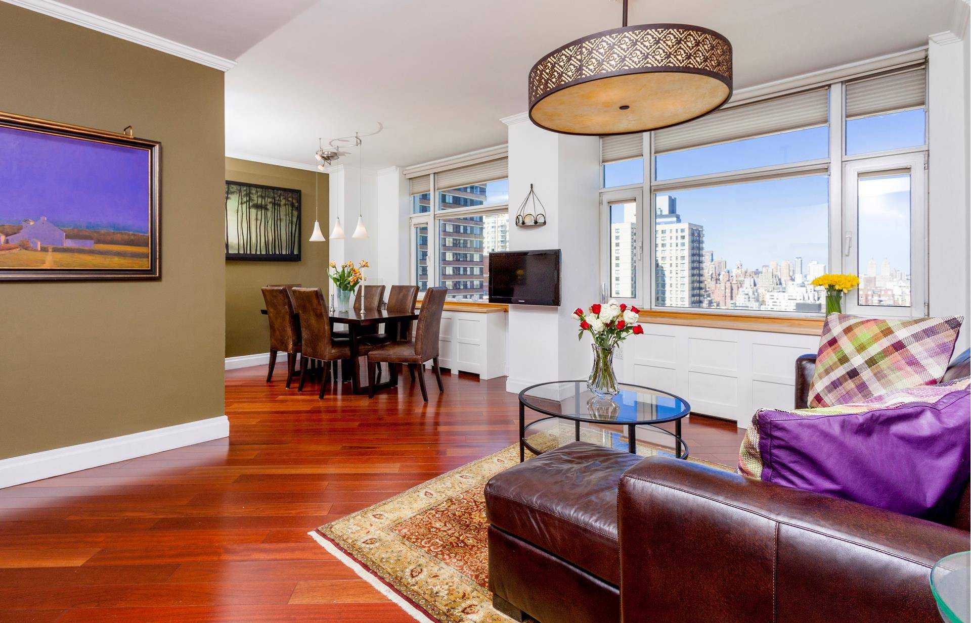 This MINT amp ; Flawless Sun flooded Totally Renovated Jr4, with 9'6 ceilings, is Perched up on the 27th floor and offers stunning Unobstructed sweeping city views.