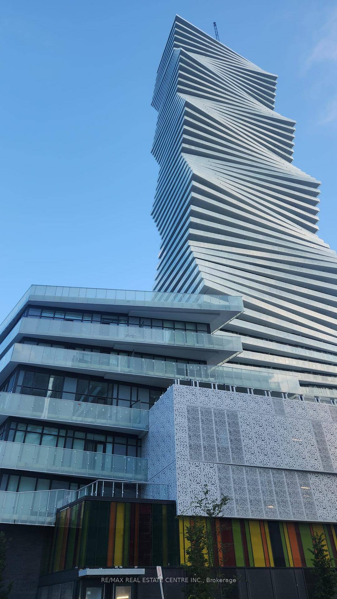 Experience the pinnacle of luxury in this 2 bed, on high 46th floor, at prestiguous M City complex.