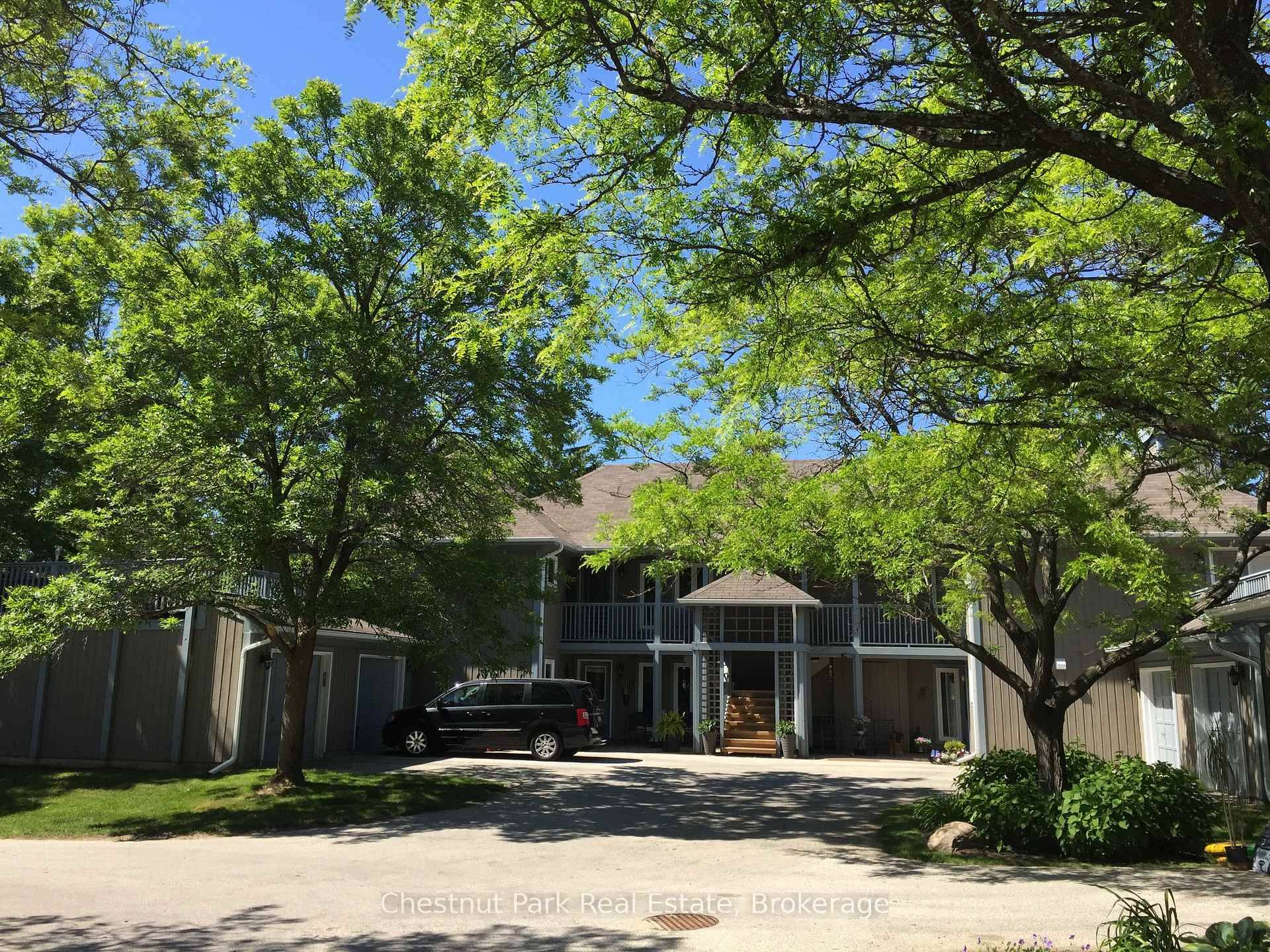 IMMACULATE GROUND FLOOR GARDENHOUSE IN LIGHTHOUSE POINT.