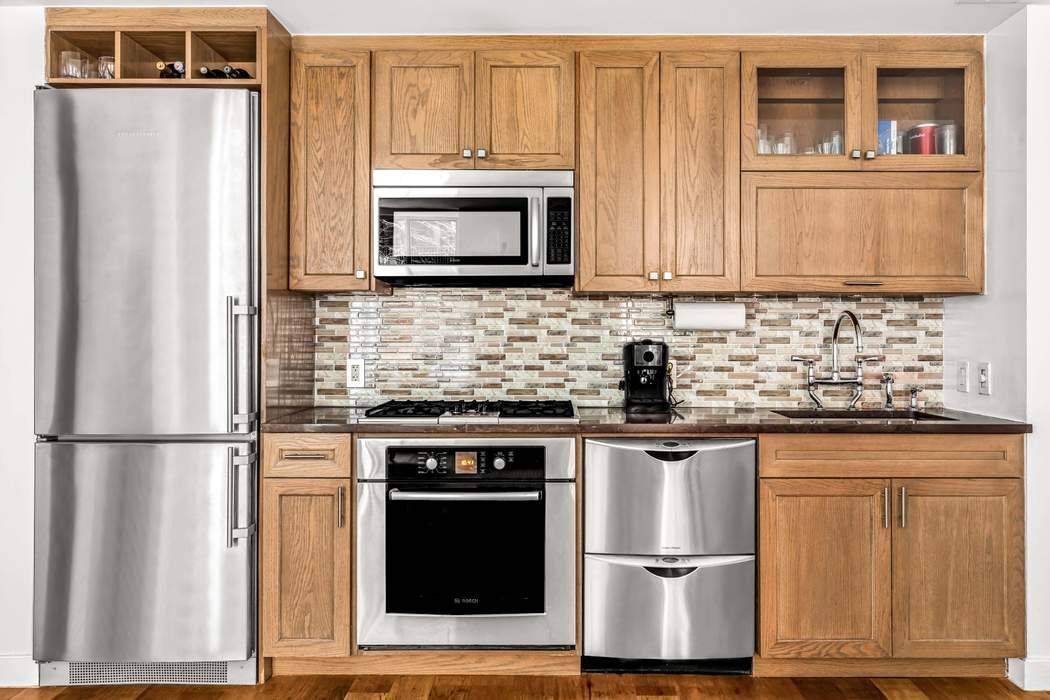 This must see expansive one bedroom home at 333 Rector Place 201 offers a wonderful living experience.