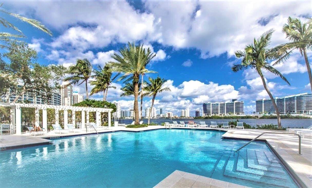 Largest 2 2 floorplan on best building on the Bay.