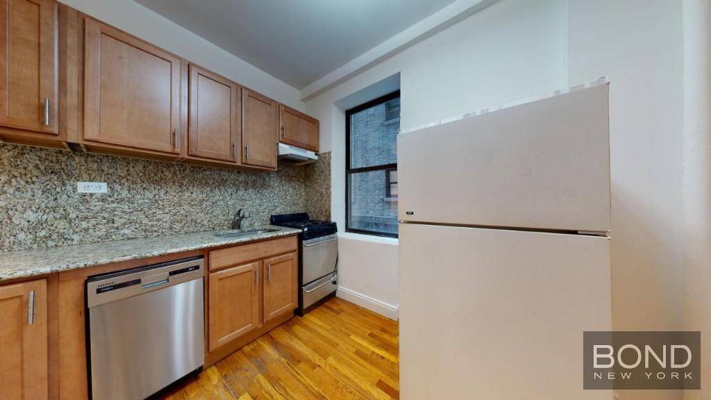 Midtown West 2 BedroomBOND New York Properties is a licensed real estate broker that proudly supports equal housing opportunity.