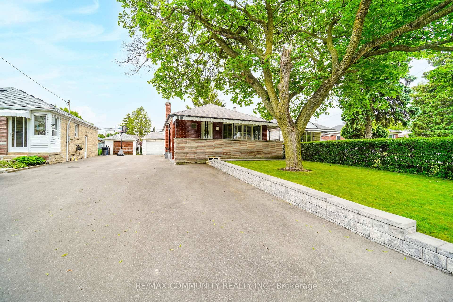 A beautifully maintained 3 1 bedroom main unit nestled in a quiet, family friendly neighborhood.