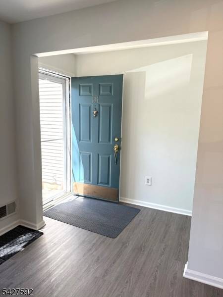 Immaculate 3 bedroom, 2. 5 bath townhome located in the heart of Franklin Park, offering stylish upgrades and exceptional convenience.