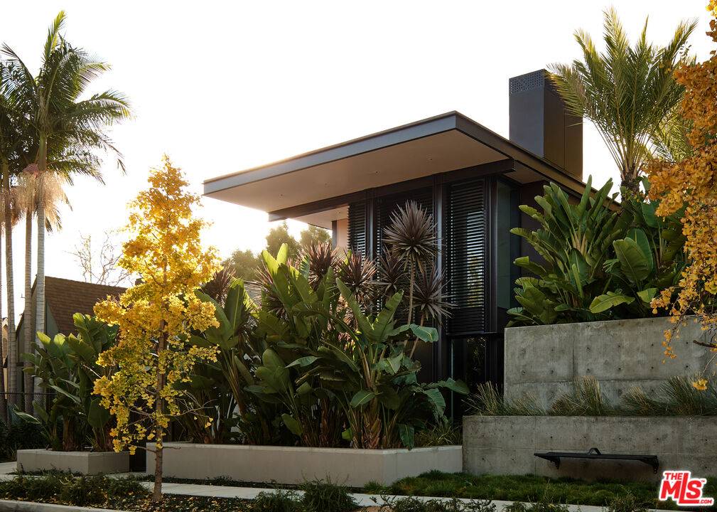 8850 Rosewood Ave 3BR Beverly Grove La