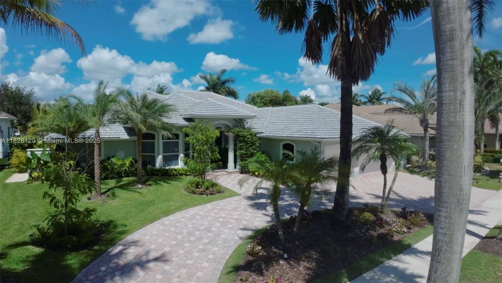 This is a remarkable property on the golf course in Weston Hills Country Club !