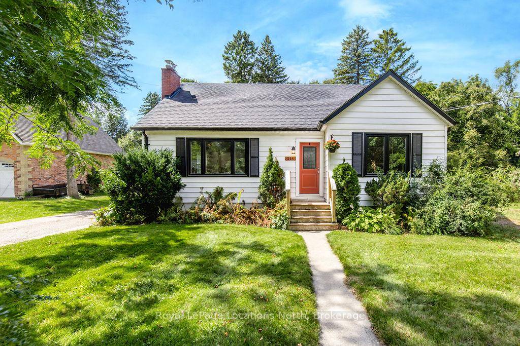 DOUBLE LOT PERFECT FOR EXPANSION SHOP As you make your way down this charming tree lined street, you'll feel the nostalgia of a storybook setting, complete with the white picket ...