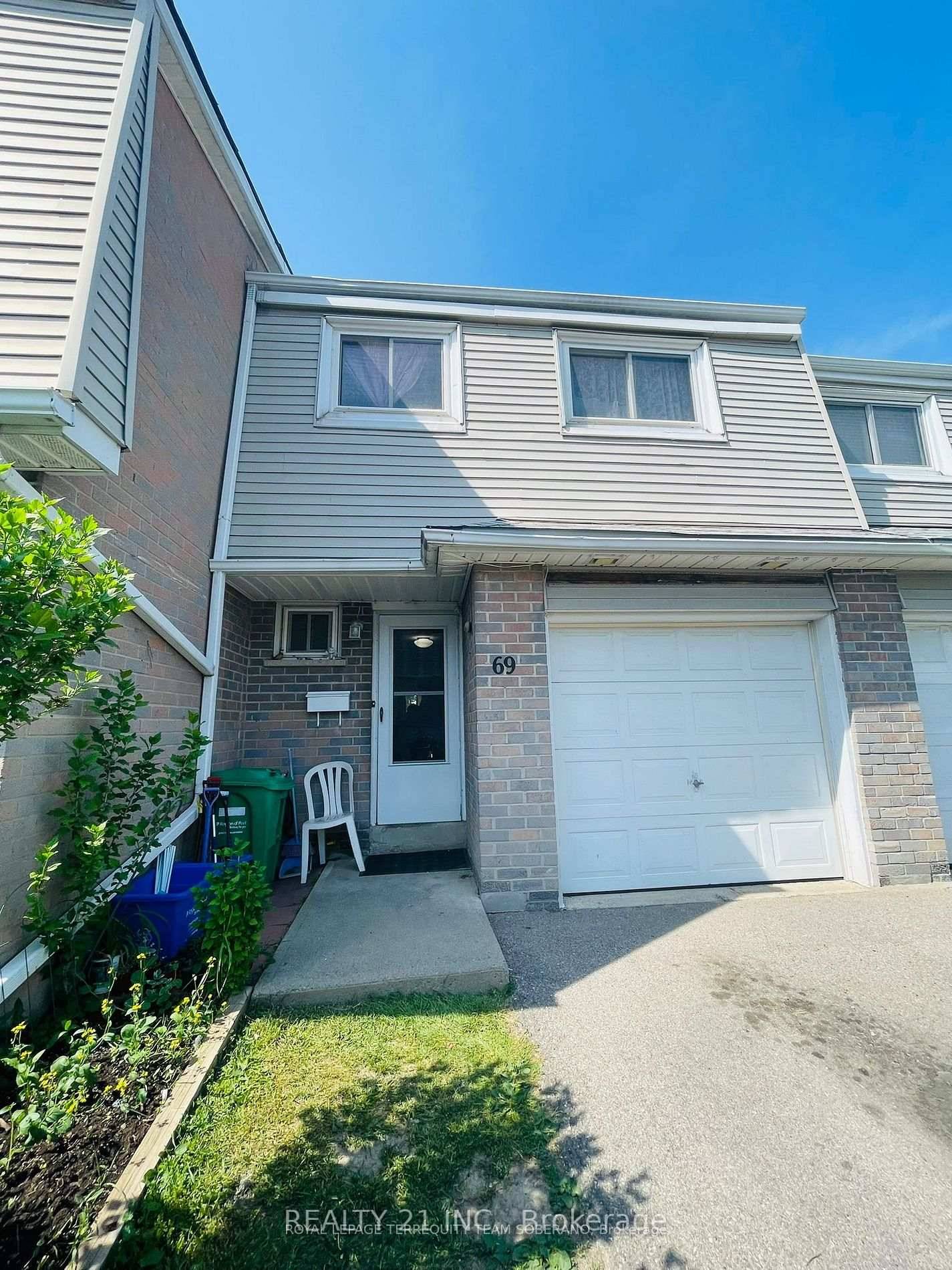 Power Of Sale Easy Access And One Bus To Subway Or Square One 24Hr Service, Walk To Cooksville Go Station and Mississauga Square One Shopping Centre.
