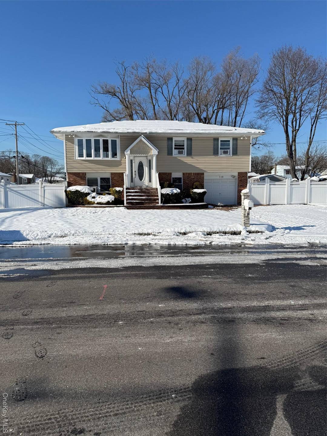 Beautiful 5 Bedroom Hi Ranch in the heart of Deer Park, New York.