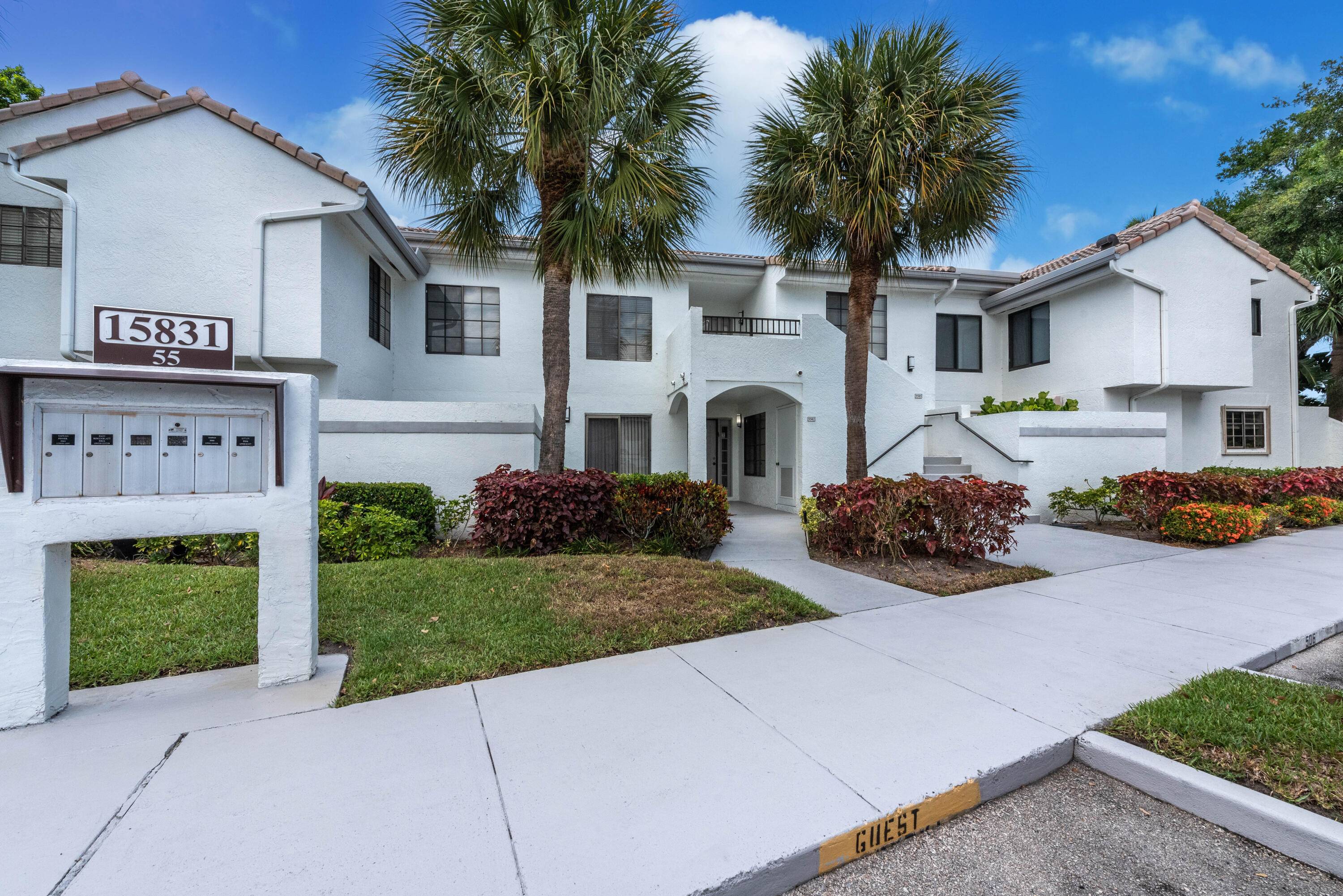 BEAUTIFUL FIRST FLOOR 2 BEDROOM 2 BATH CONDO WITH SOCIAL MEMBERSHIP OVER LOOKING LAKE.