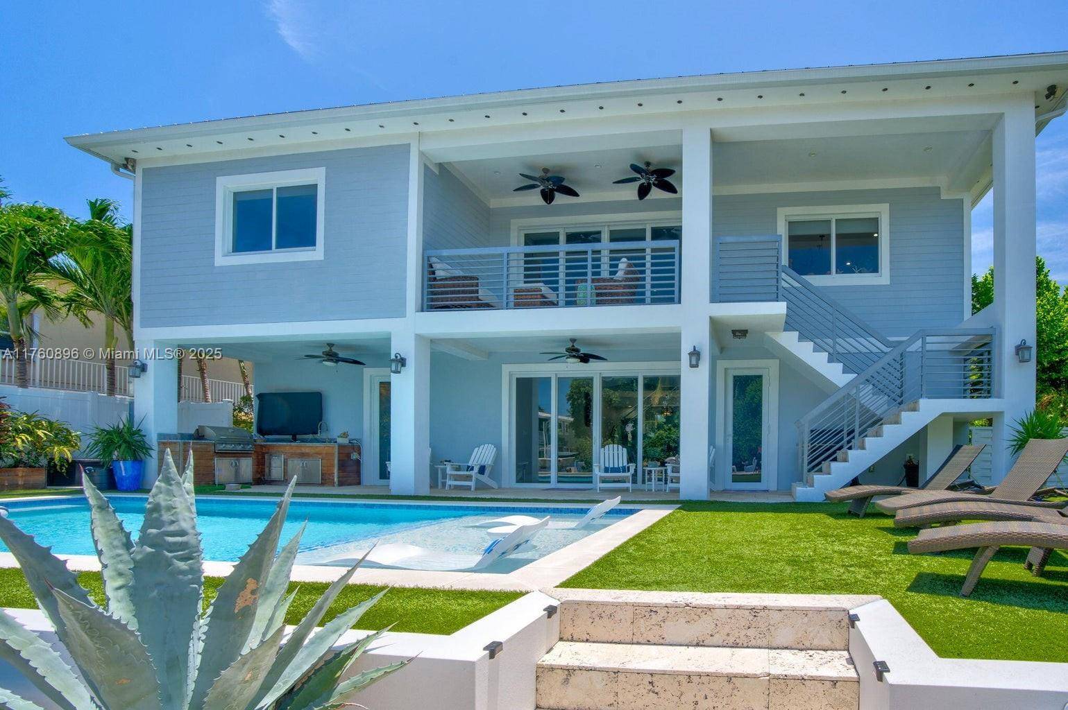 LUXURY CANAL FRONT HOME IN ISLAMORADA !