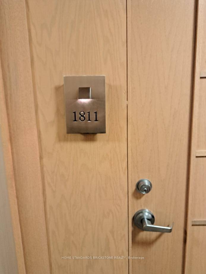 Ready to Move In ! Well Maintained and Fresh Paint and Cleaned Professionally.