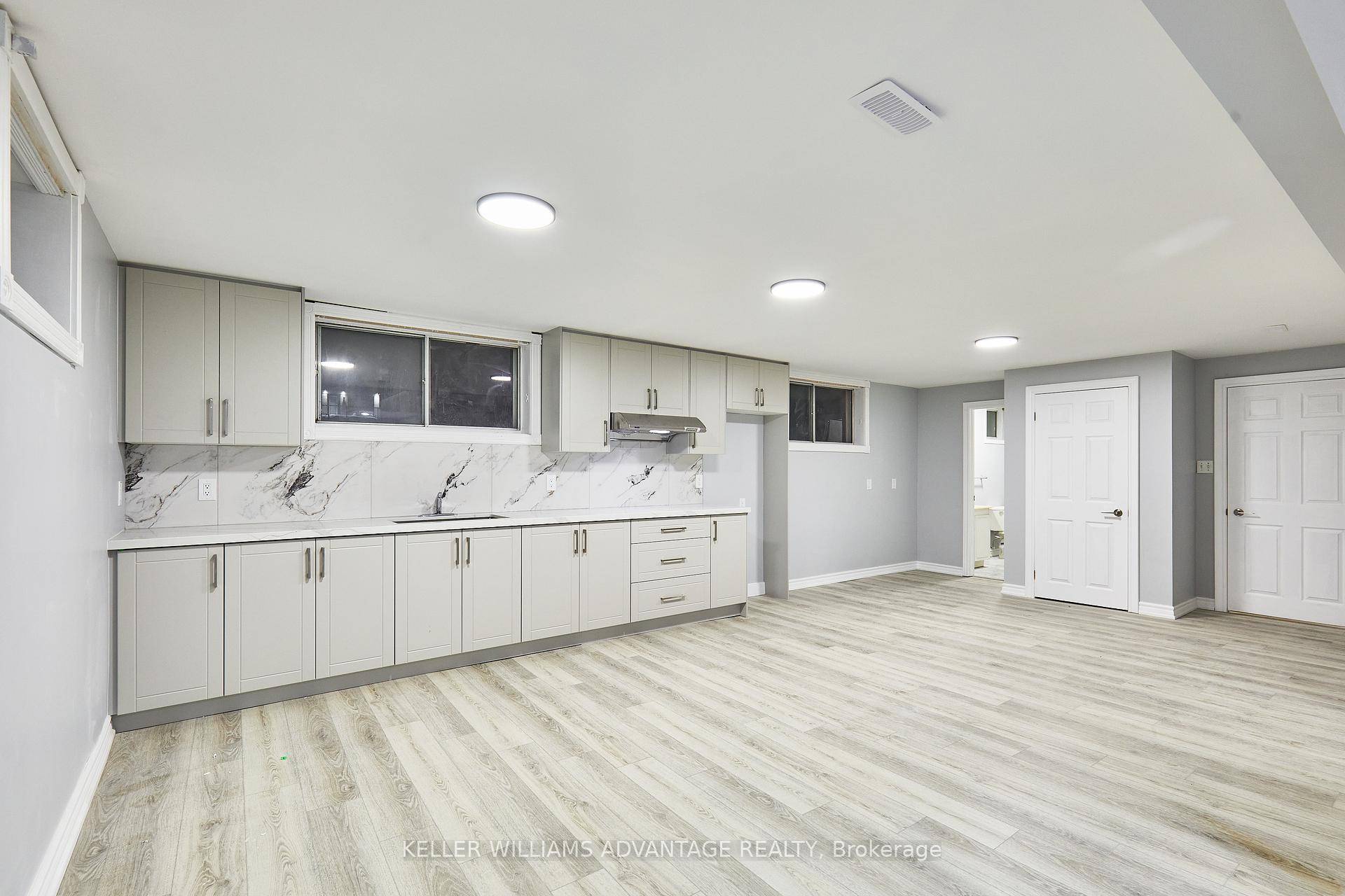 Welcome to this cozy 2 bedroom, 1 bathroom lower level apartment, nestled in the desirable community of West Brampton, known for its tranquil residential neighborhoods and close proximity to essential ...