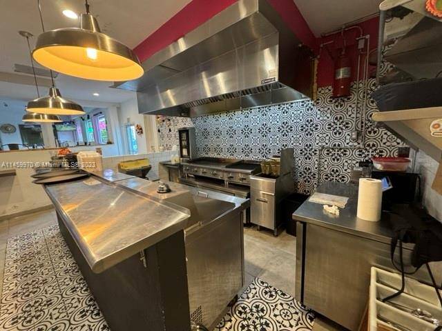 2ND GENERATION KITCHEN FOR LEASE KEY MONEY 50, 000 RIGHT ON NE 2ND AVE BUSY STREET AND BUS STOP PARKING INCLUDED GREASE TRAP AND TWO HOODS ALL KITCHEN EQUIPMENT AND ...