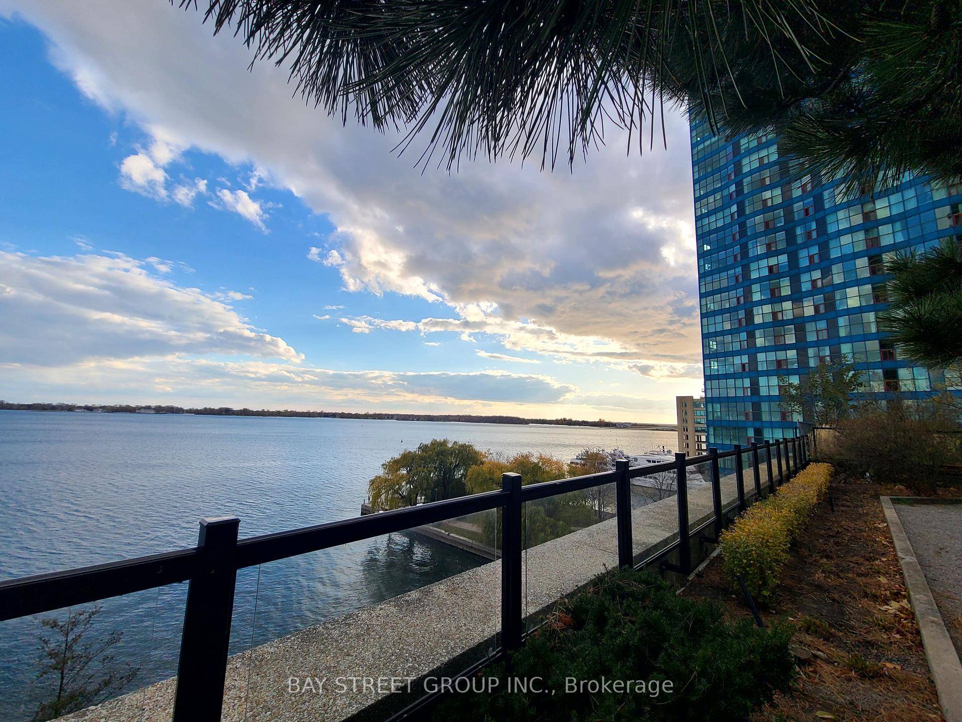 Waterfront Living Meets Urban Convenience !