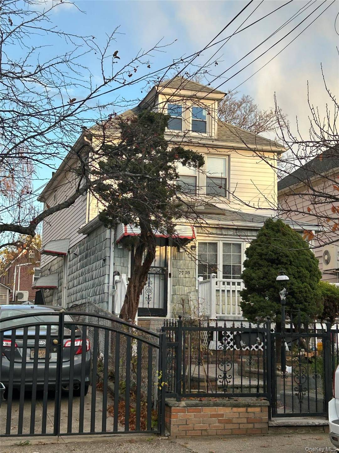 3 bed, 1 bath on 2nd FL of detached house in Fresh Meadows.