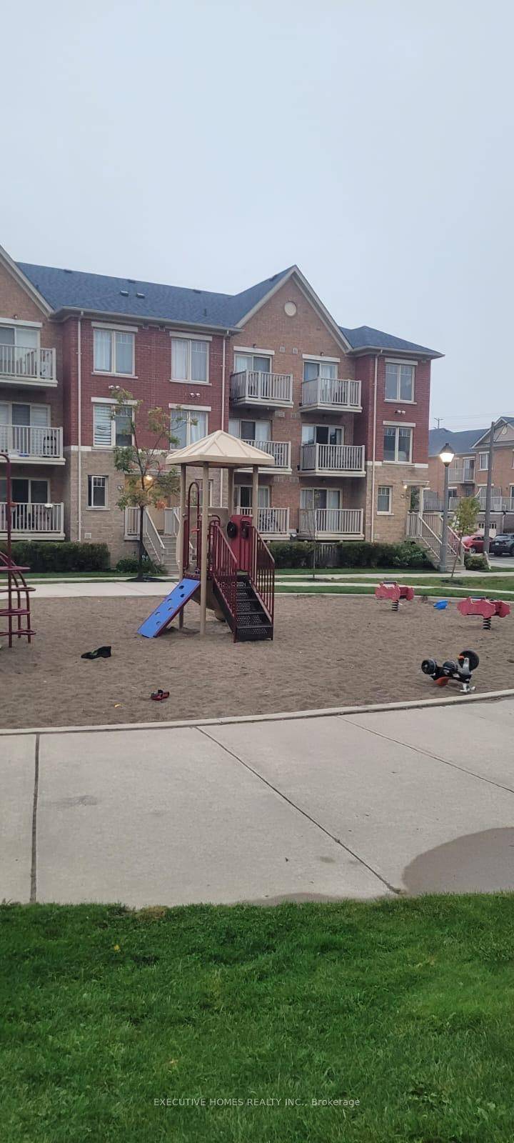 Immaculate Bright amp ; Spacious 2 Bedrooms With 2 Full Wash Rooms End Unit Corner Town Home In The Highly Desirable Churchill Meadow Neighbourhood Balconies One Off Master And One ...