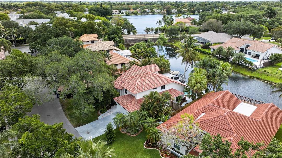 Stunning Lakefront Pool Home in Desirable Rock Creek Cooper City Welcome to this beautifully maintained 4 bedroom, 3.