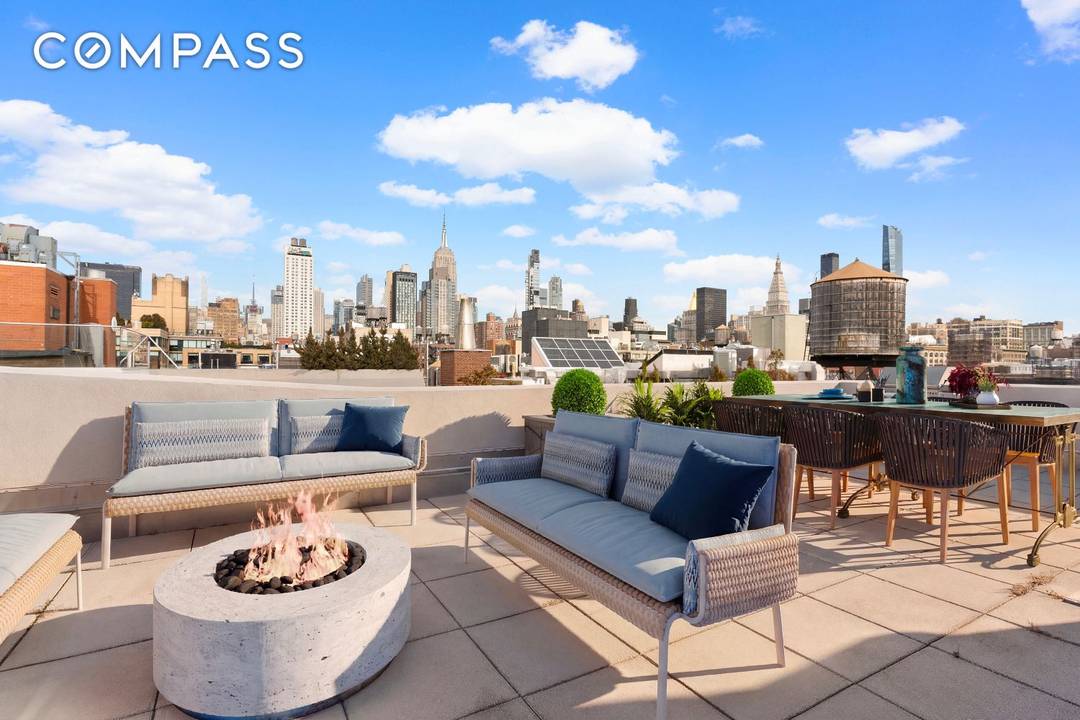 Private 1200sf roof deck, just in time for Spring !