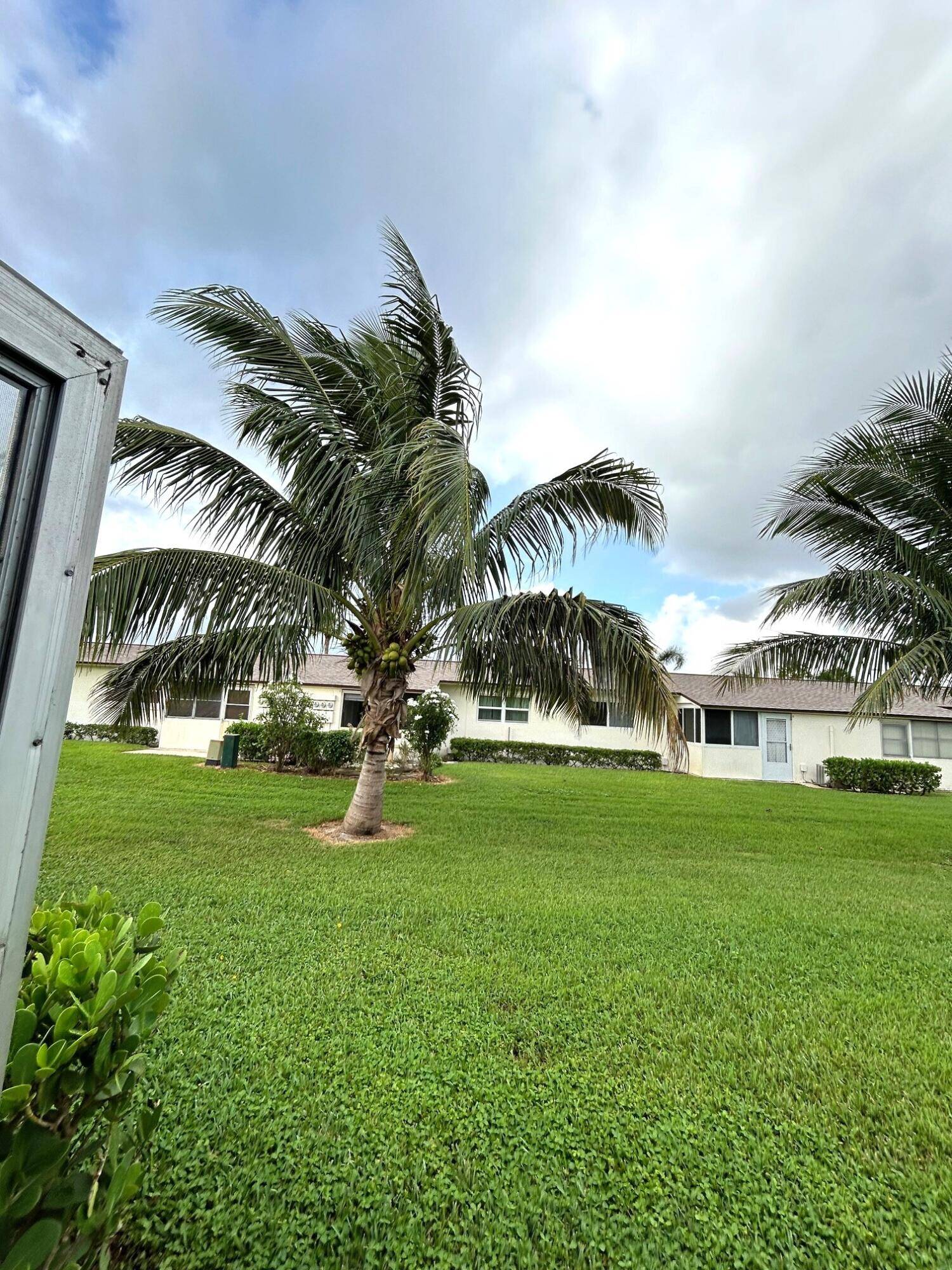 1 BEDROOM 1 BATH VILLA located in the Crosley section of the 55 community of Cresthaven Villas.