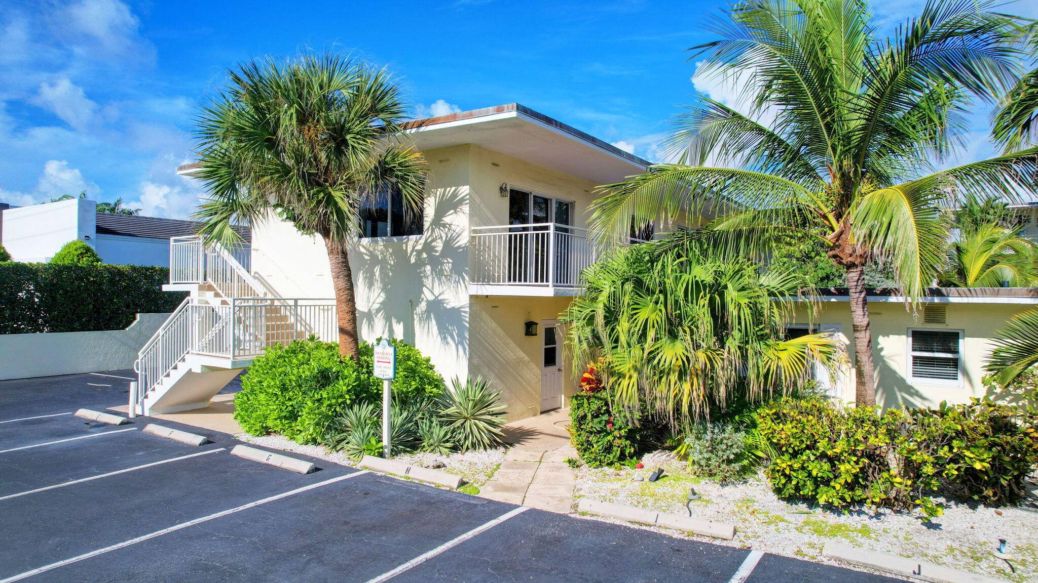 This exceptional corner unit boasts a prime location just a short stroll across the street to the stunning Atlantic Ocean !