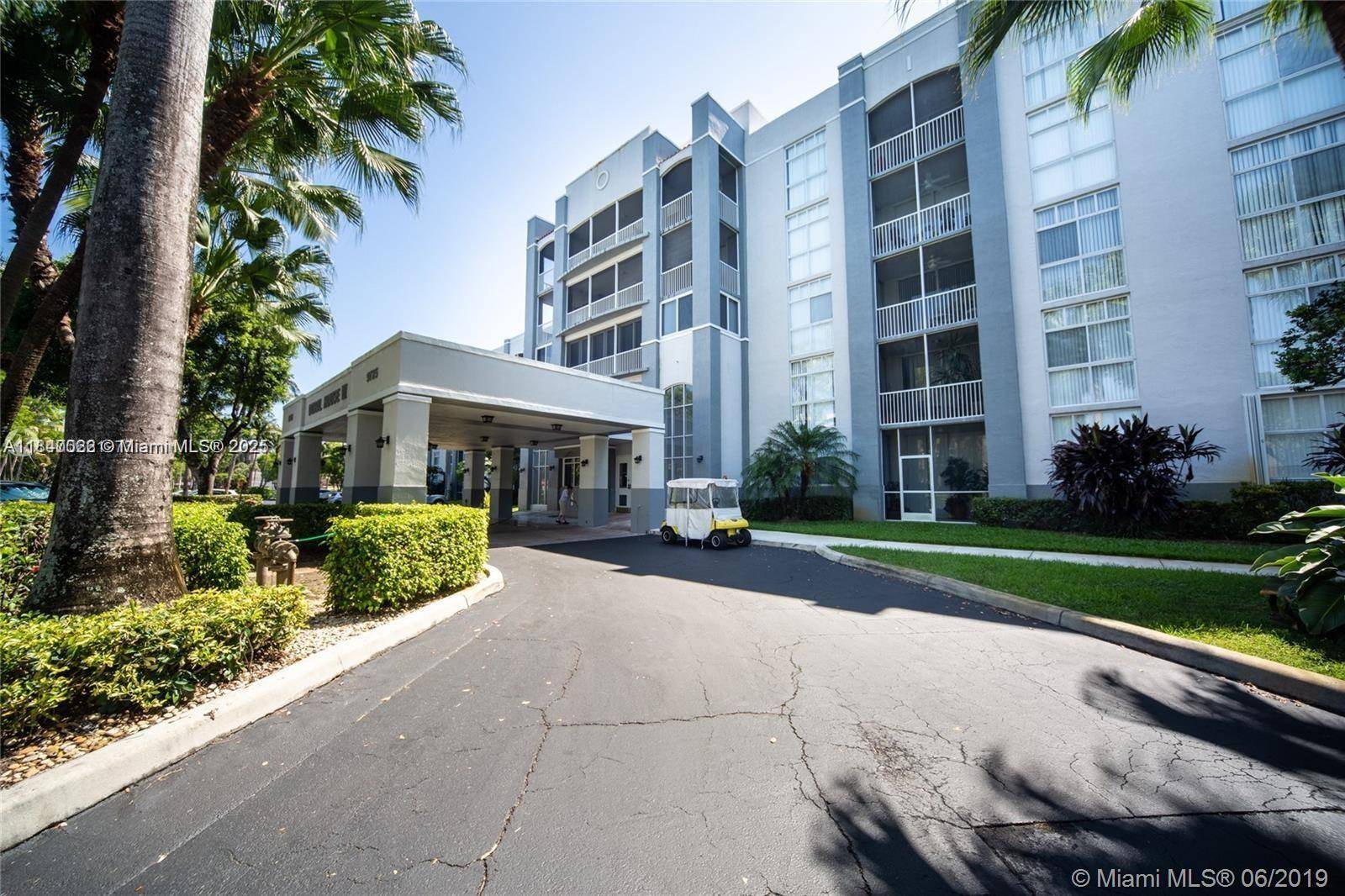 LOVELY APARTMENT AT DORAL, 2 BEDROOMS, 2 FULL BATHROOMS, LAUNDRY ROOM, SCREENED BALCONY.