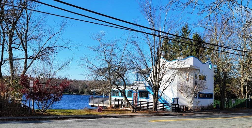 This is one of the best lakefront retail restaurant spaces available on one of the most popular lakes in all of the Sullivan County Catskills !