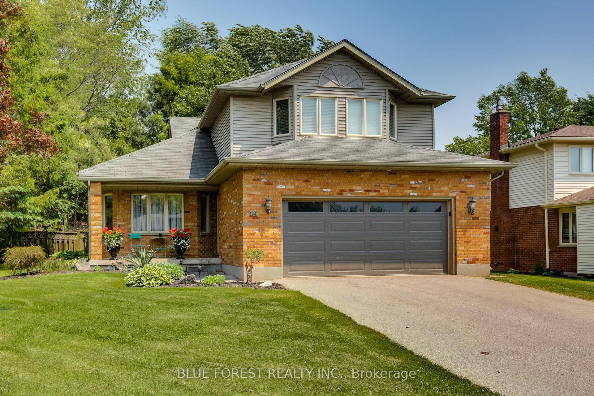 Great family home, located on the North West corner of town, making it a very short commute to London.