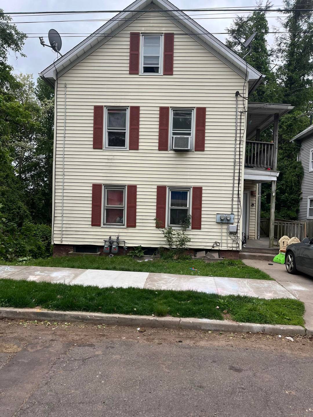 Multi family property located on View St in Meriden, CT, offering a great investment.