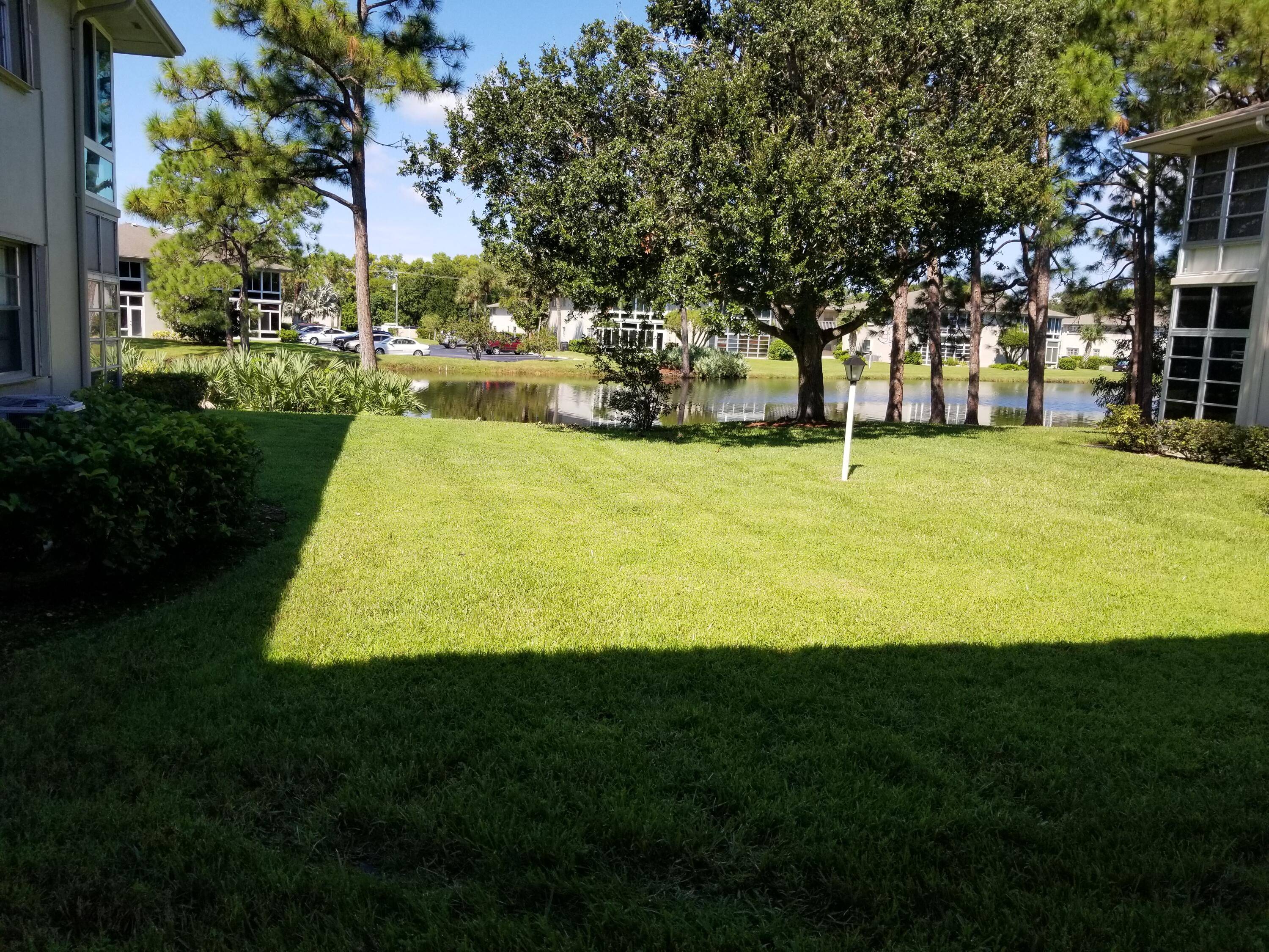 Well Maintained Ground Floor Condo with lots of amenities, the perfect winter get away or live full time carefree.