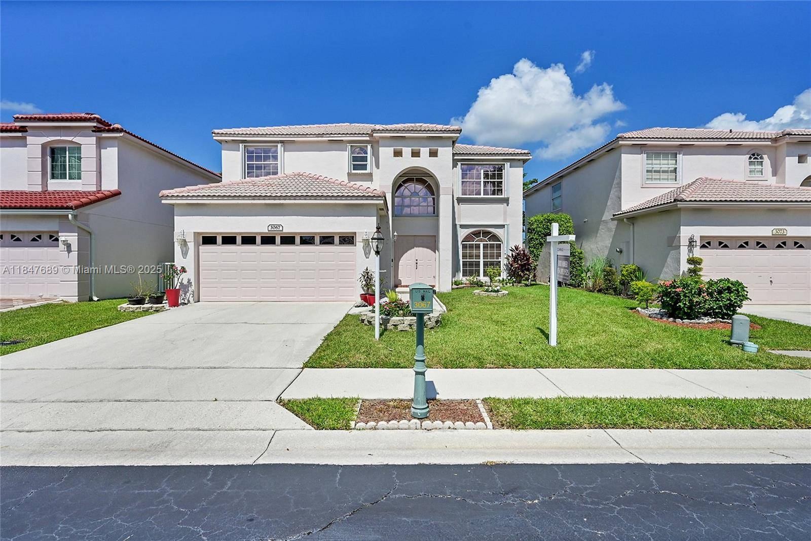 Gorgeous Lakefront 4 bedroom, 2.