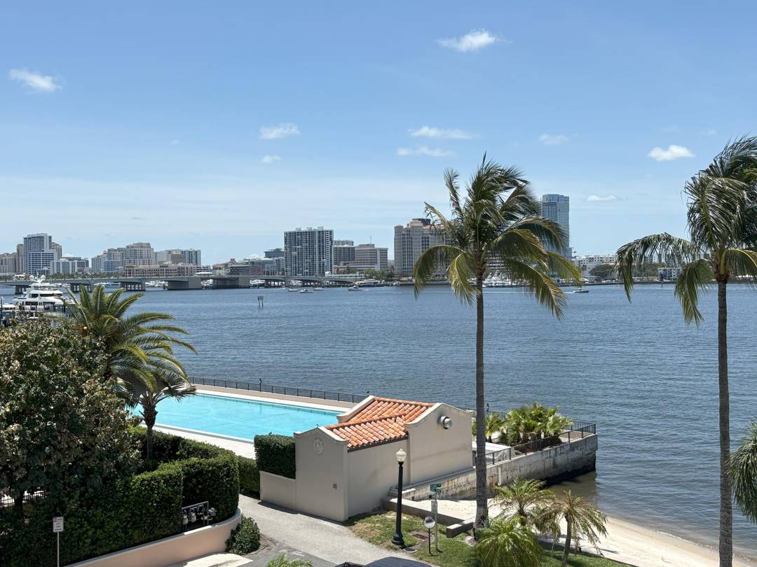 Fantastic opportunity to own a direct Intracoastal 3BR 2.