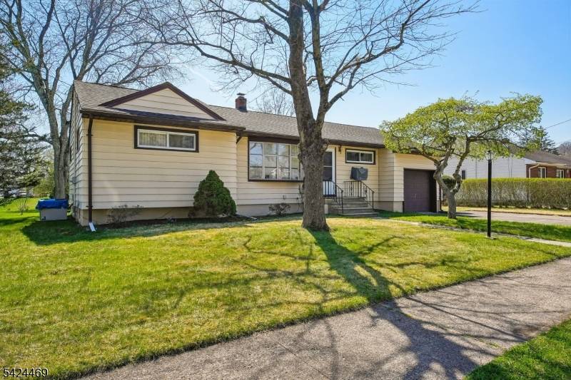 Nestled on one of Wayne ?