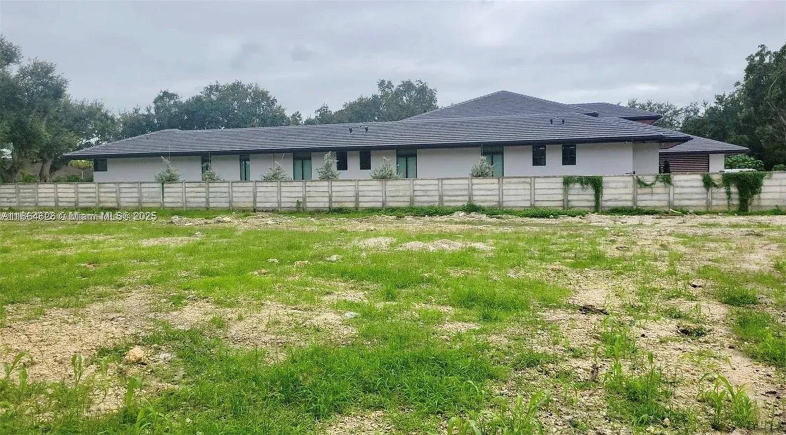 Rare Opportunity ! Vacant lot surrounded by luxury homes in a prime neighborhood.