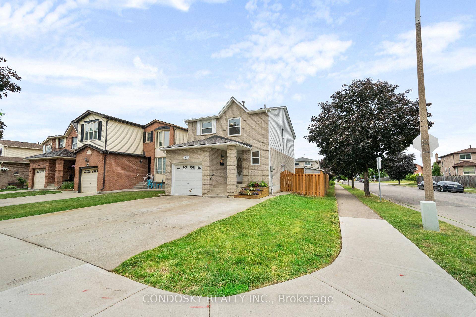 Stunning Fully Renovated Corner Lot in Stoney Creek !
