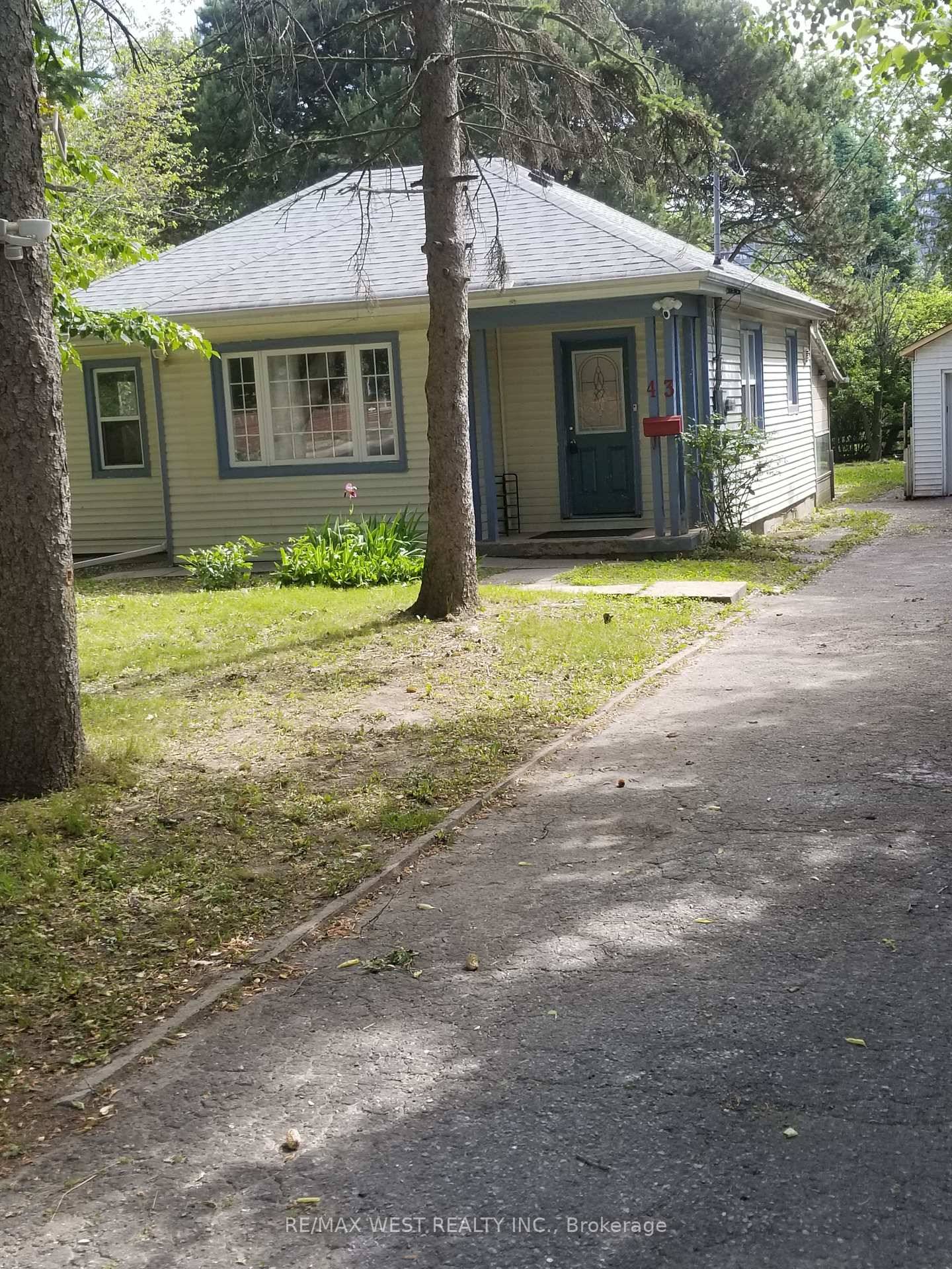 Welcome to this cozy home located in a country like setting.