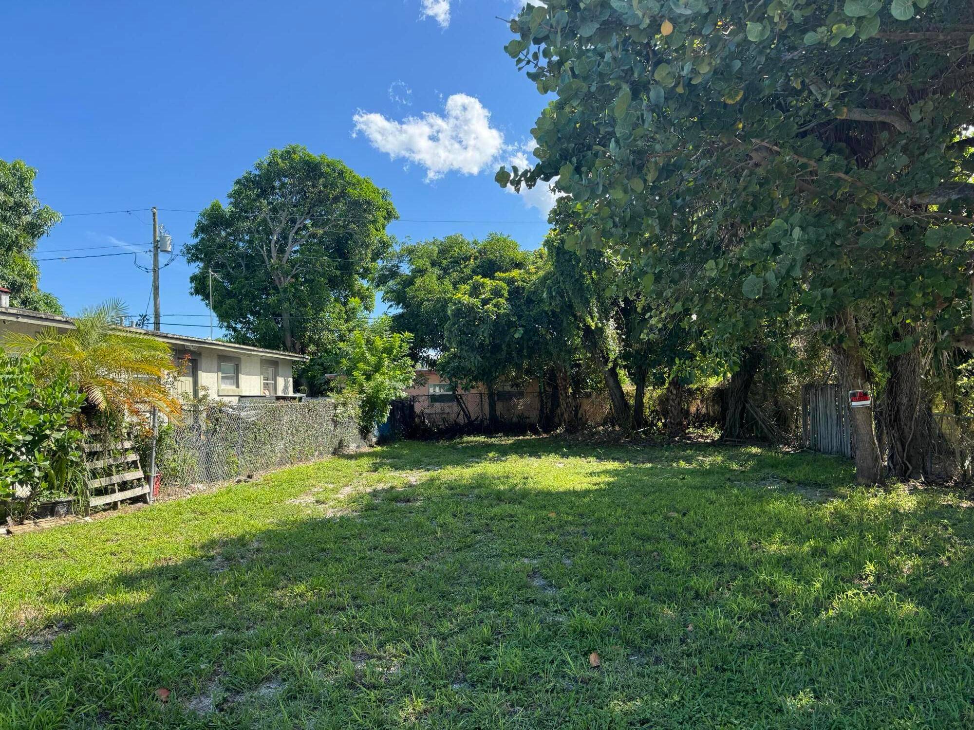Opportunity to build in a growing neighborhood !