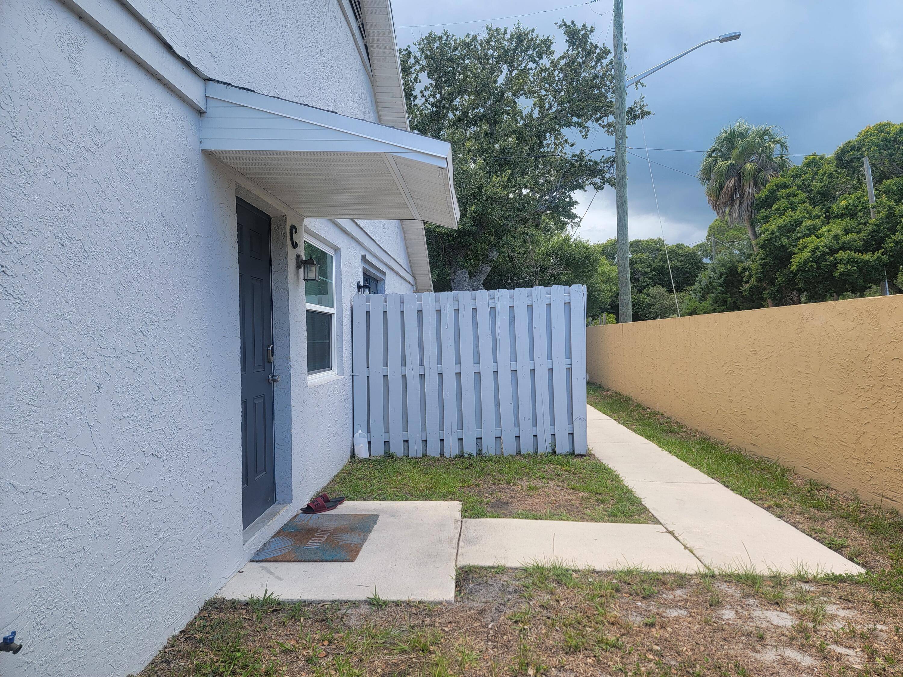 ATTENTION INVESTORS ! Nice one bedroom one and half bath unit in good condition !
